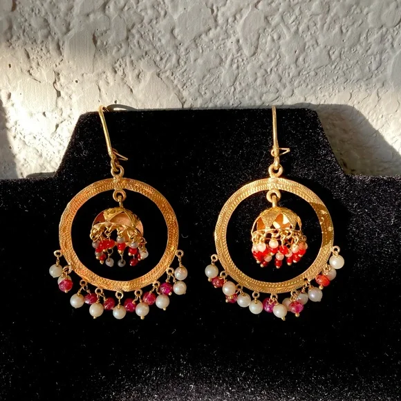 Earrings. Beautiful. Pre Owned. Gold Tone. - Picture 10 of 15